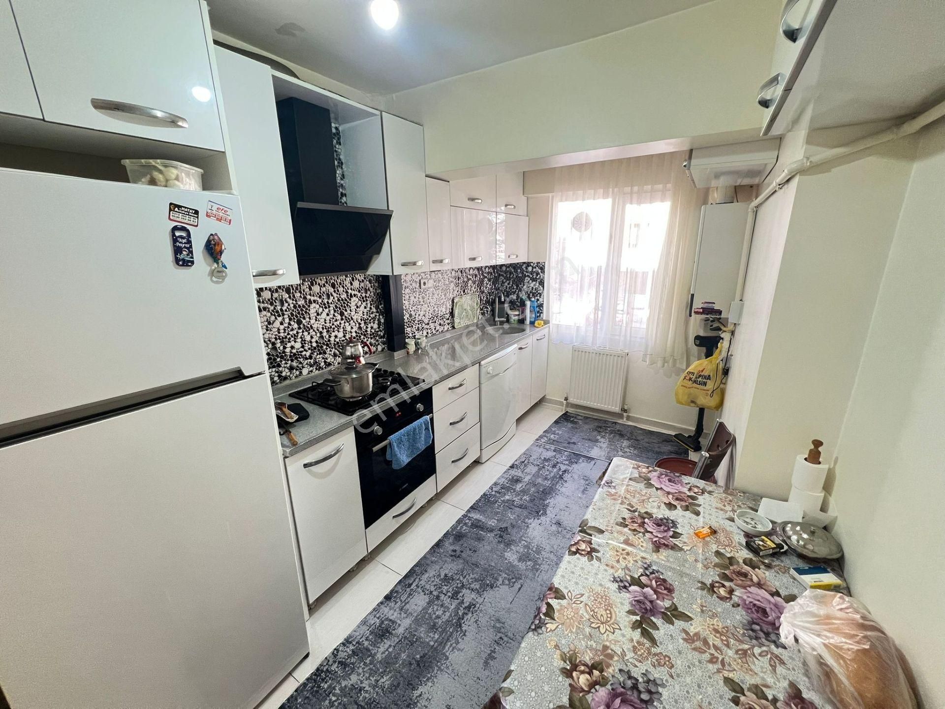 Sakızağacı Caddesi 1.kat 3+1 Ön Cephe Geniş Bağımsız Cam Balknlu - Görsel 3