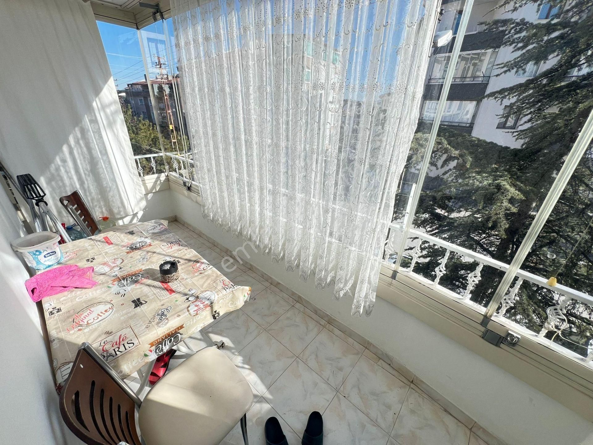 Sakızağacı Caddesi 1.kat 3+1 Ön Cephe Geniş Bağımsız Cam Balknlu - Görsel 18