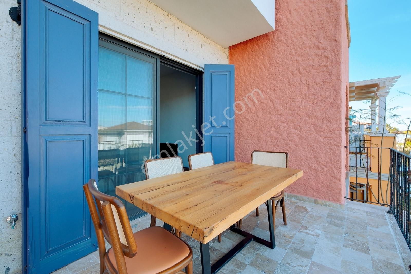 Alaçatı Port Yakını Bahçeli Balkonlu Havuzlu Dubleks 1+1 Daire - Görsel 17