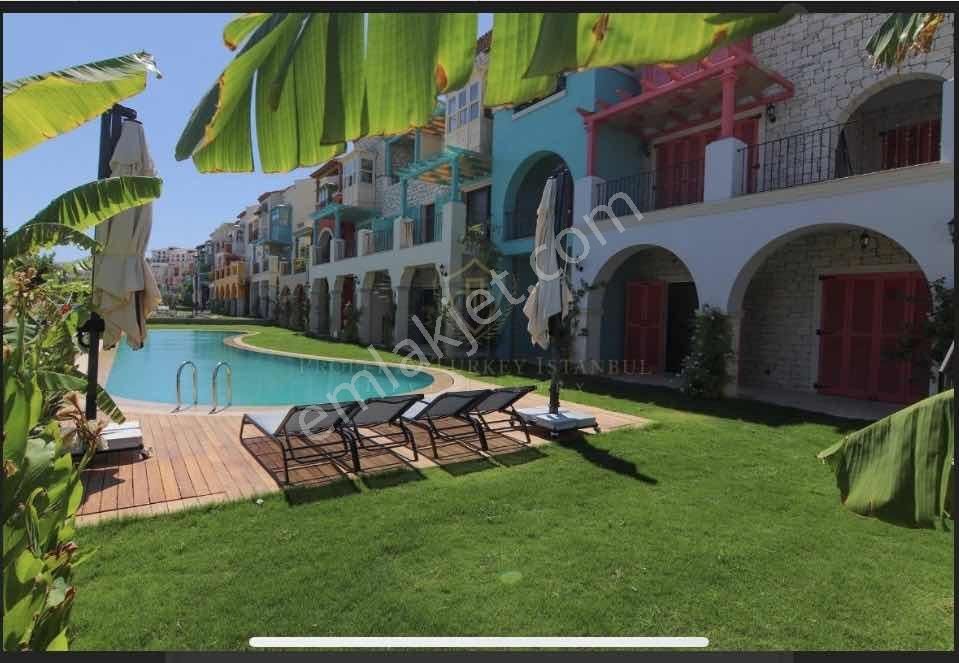 Çeşme Alaçatı Port Yakını Deniz Manzaralı Satılık 1+1 Loft Daire