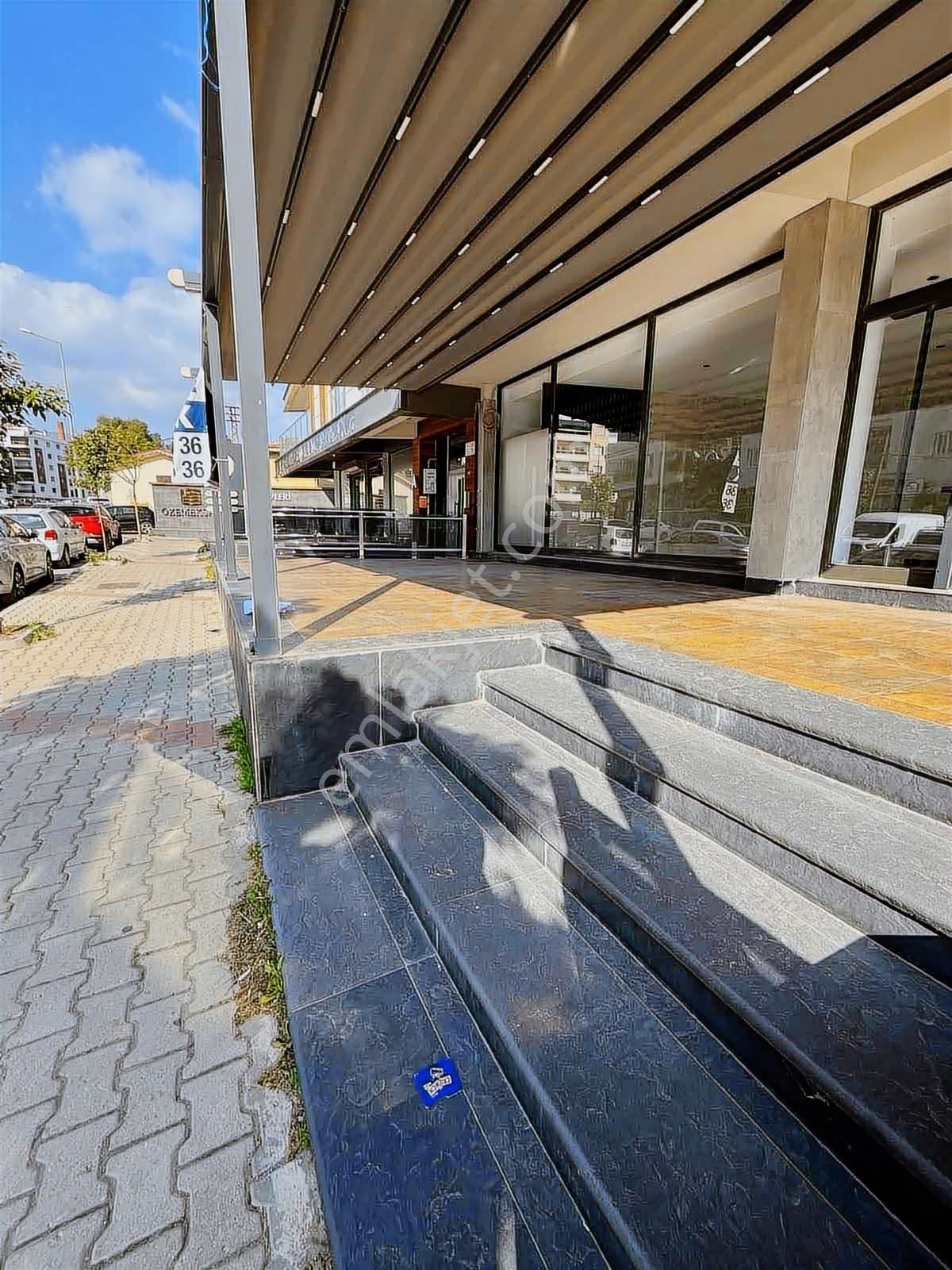 Bornovada İçi Full Yapılı Kdv Avantajlı Kiralık Dükkan - Görsel 2