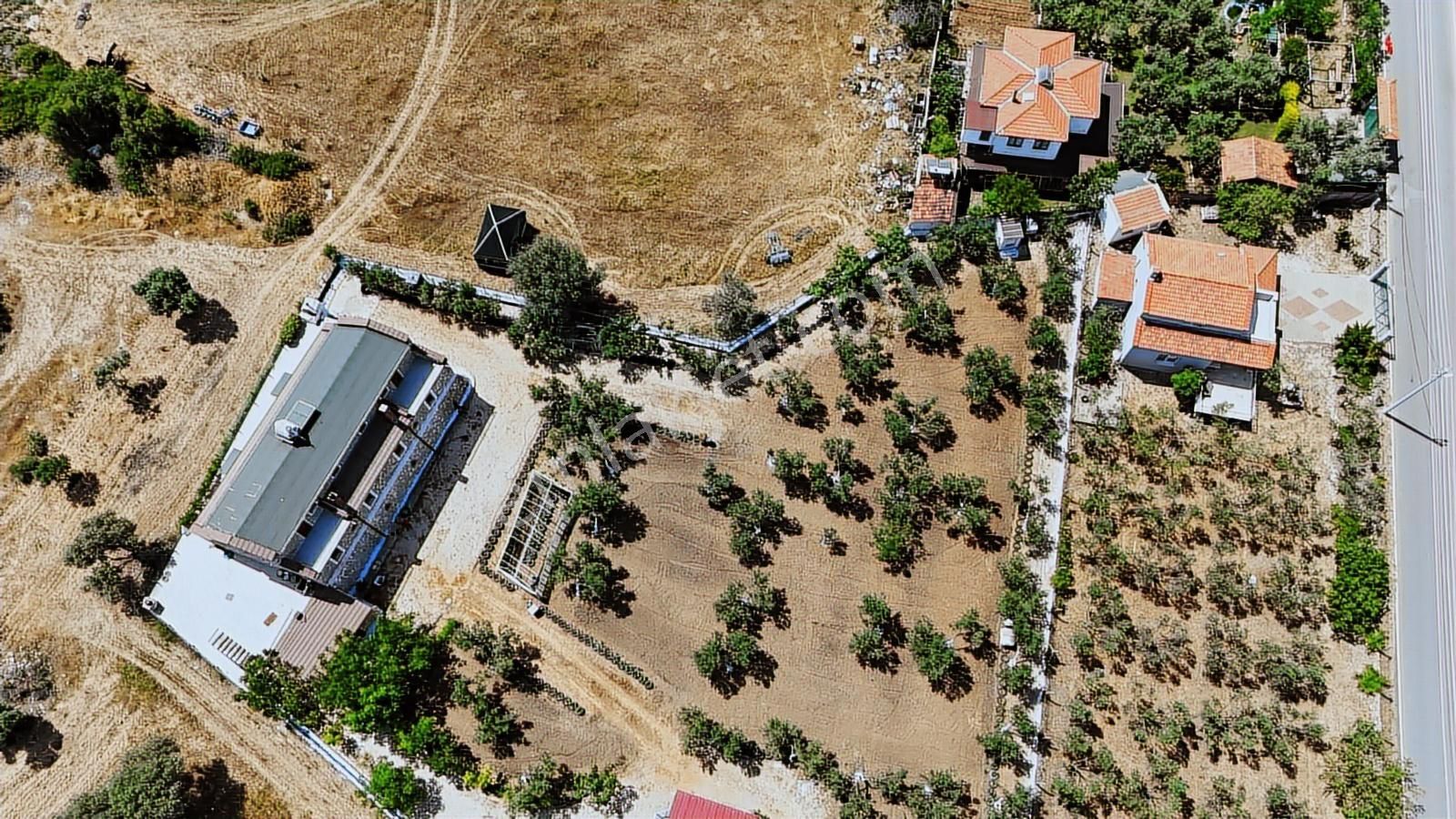 İzmir Çeşme Germiyanda Mülkleriyle Satılık 5464 M2 Arazi - Görsel 2