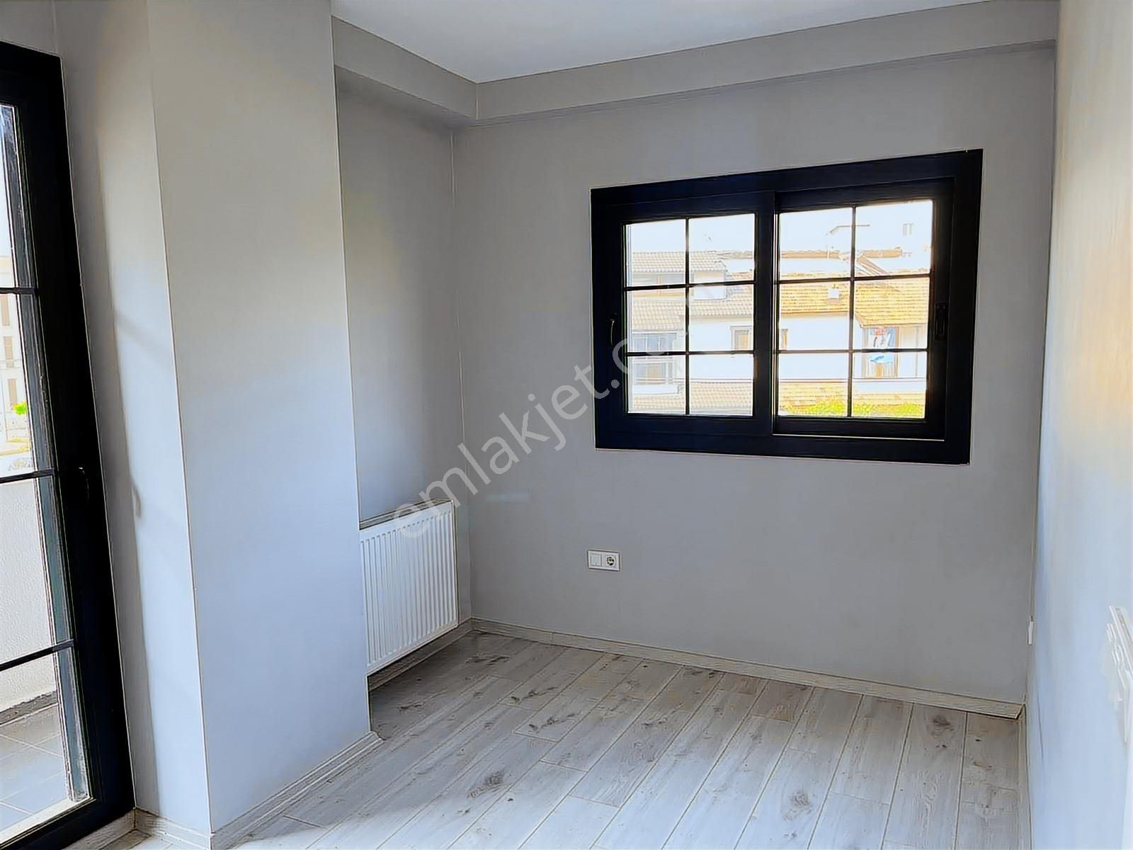 Güzelbahçede 2+1 Asansörlü Yeni Bina Merkezi Konumda Daire - Görsel 2