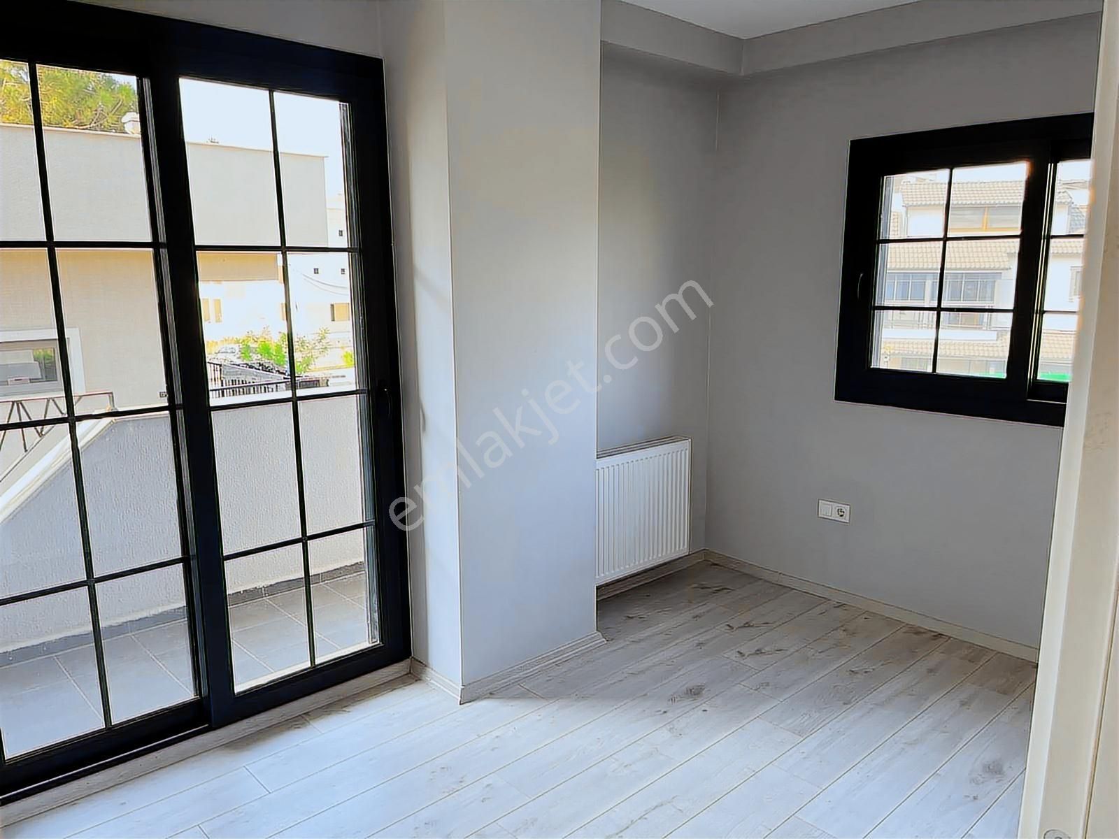 Güzelbahçede 2+1 Asansörlü Yeni Bina Merkezi Konumda Daire - Görsel 8