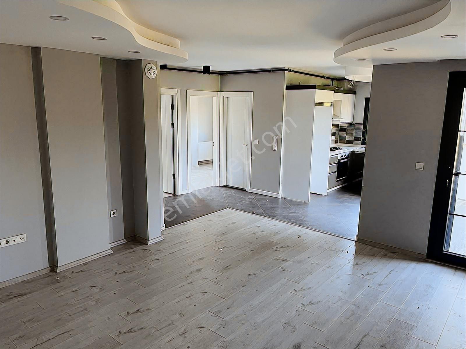 Güzelbahçede 2+1 Asansörlü Yeni Bina Merkezi Konumda Daire - Görsel 5