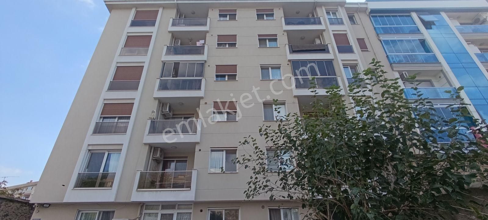 İzmir Bornova Erzenede Merkezde Satılık Lüx 2+1 Daire