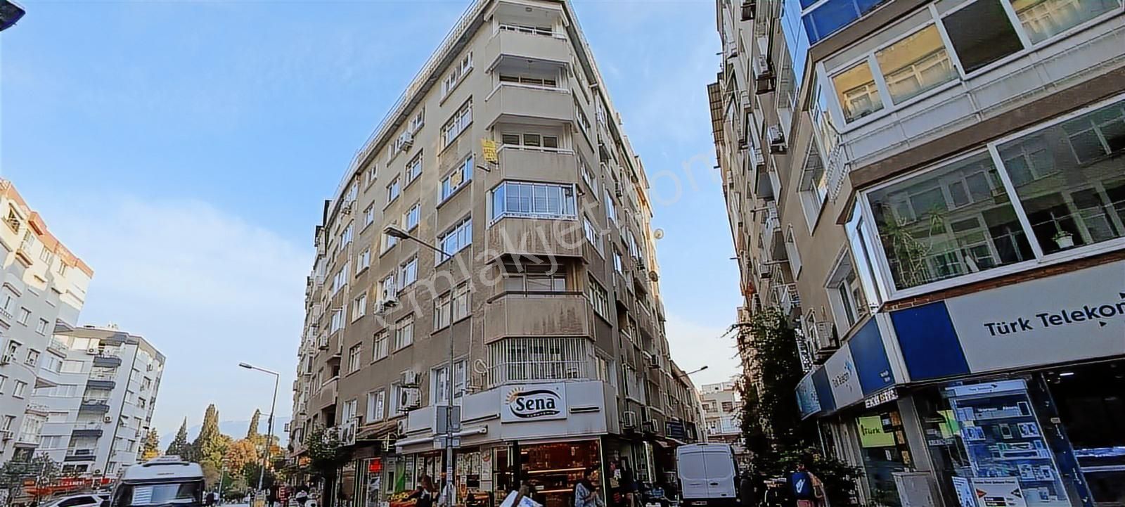 İzmir Bornova Erzenede Satılık Arakat Geniş 3+1 Daire