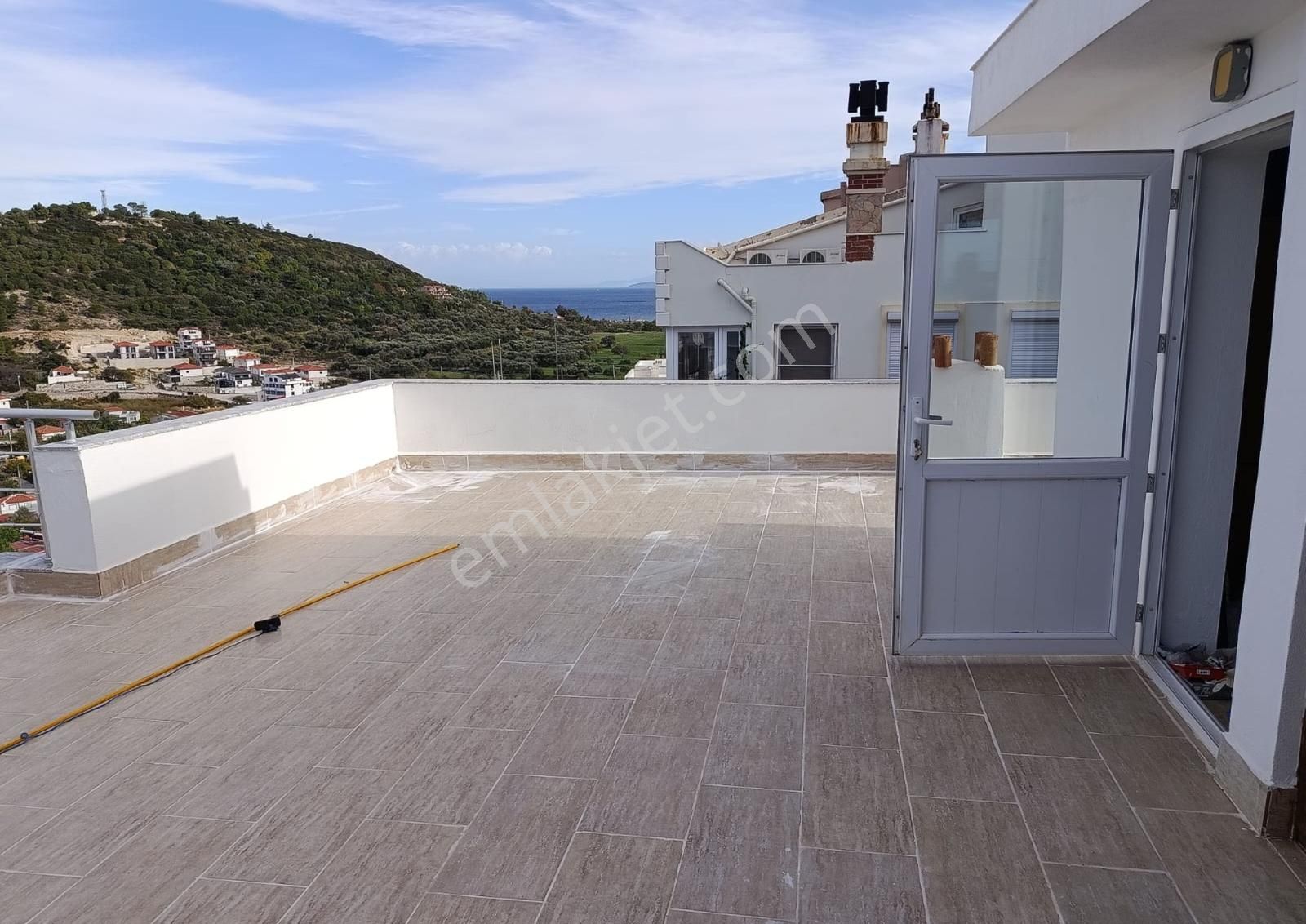 Karaburun İskele'de Deniz Manzaralı Tam Müstakil Satılık Dubleks - Görsel 29