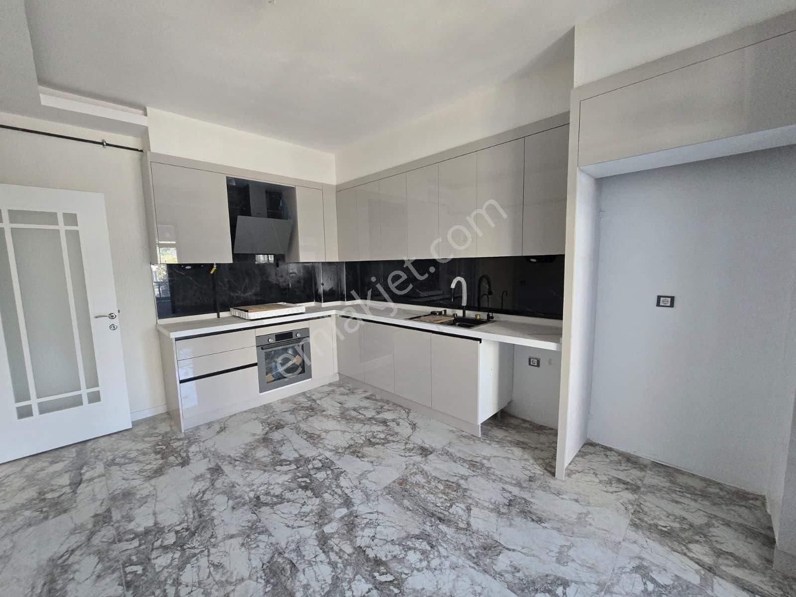 Selçuk Ecza Deposu Yakını Satılık Sıfır 3+1 Daire