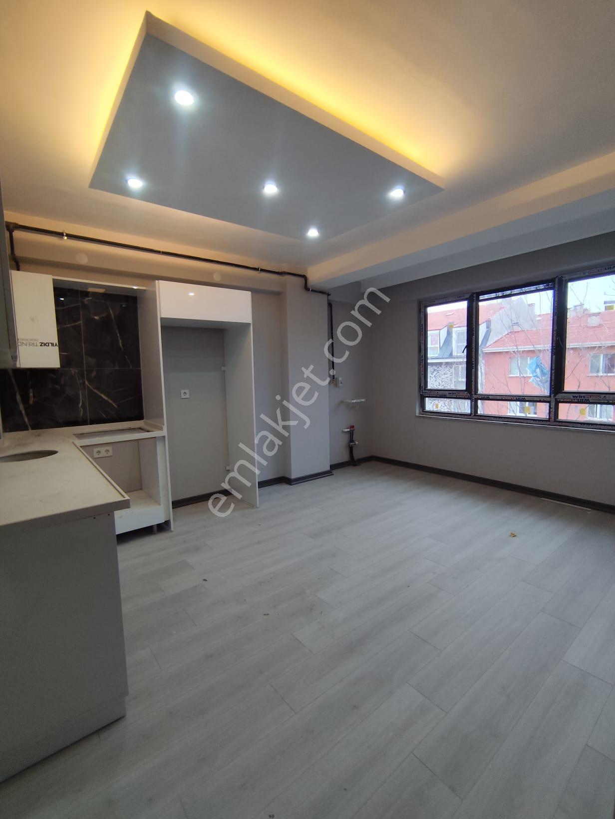Özgür Gayrimenkul'den Büyükdere Mh.'de Satılık 1+1 Daire