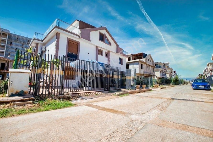 Havuzlu Sítede Trıplex Site İçi Özel Havuzlu Lux 4+1 Villa - Görsel 8