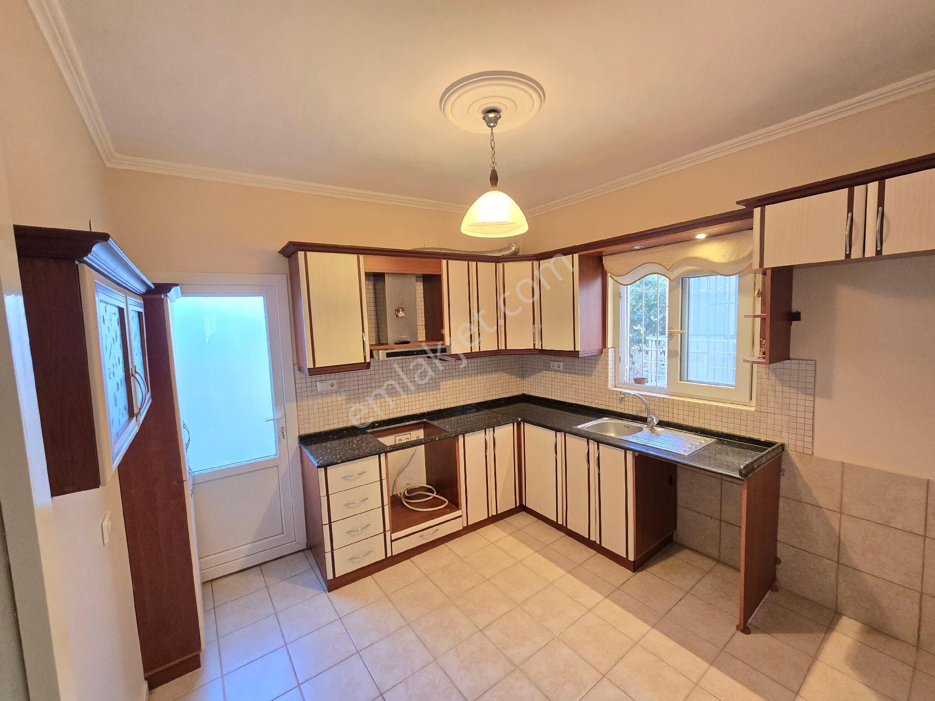 Kuşadası Türkmen Mah Çarşıda Kiralık 3+1 Daire , Ofis Veya İsyeri - Görsel 14