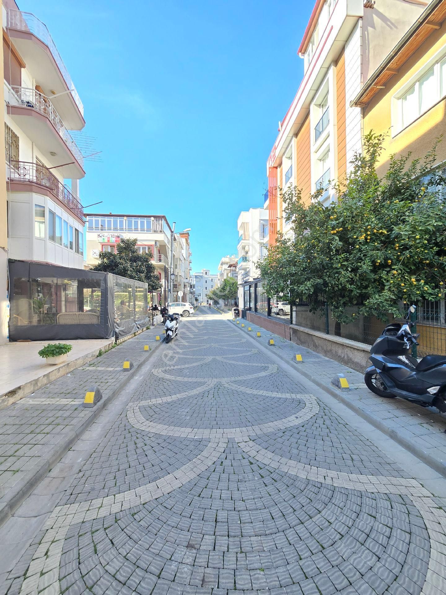 Kuşadası Türkmen Mah Çarşıda Kiralık 3+1 Daire , Ofis Veya İsyeri - Görsel 2