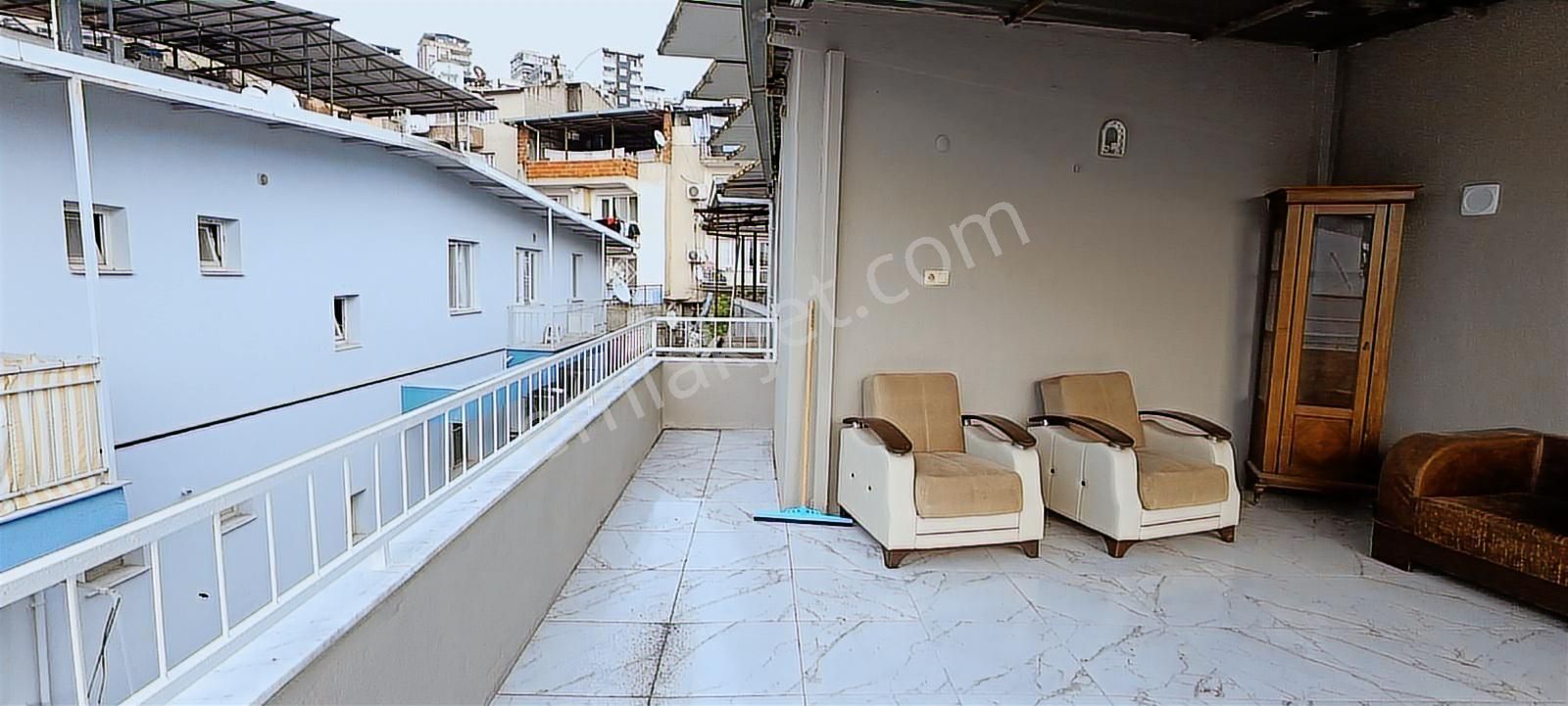 İzmir Bornova Kızılay Mah. 2+1 Son Kat Sıfır Kiralık Daire - Görsel 2