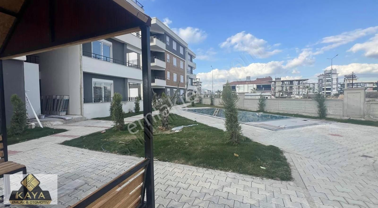 Hasataneye Yakın Havuzlu Site İçi Katta 2+1 - Görsel 5