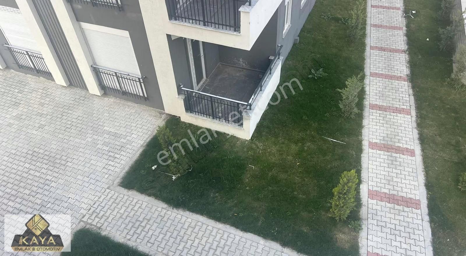 Hasataneye Yakın Havuzlu Site İçi Katta 2+1 - Görsel 23