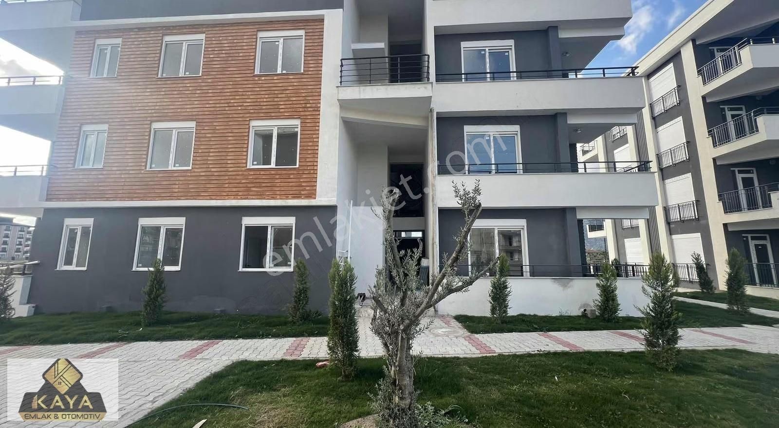 Hasataneye Yakın Havuzlu Site İçi Katta 2+1 - Görsel 11