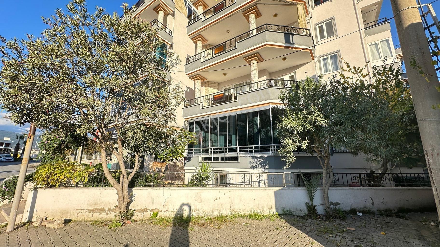 Cantan Emlak'tan Akçay Merkezde Kapalı Mutfaklı Şık Ve Yenilenmiş 2+1 Daire