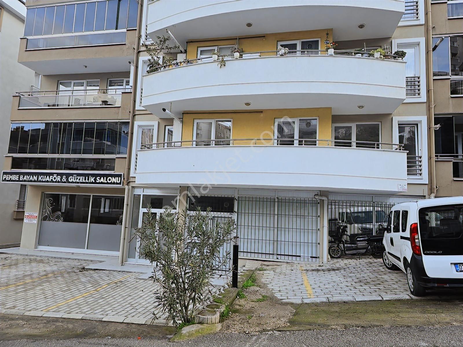 Tırpan'dan Halitpaşa'da Bayırı Olmayan Havuzlu 2+1 Satılık Daire - Görsel 14