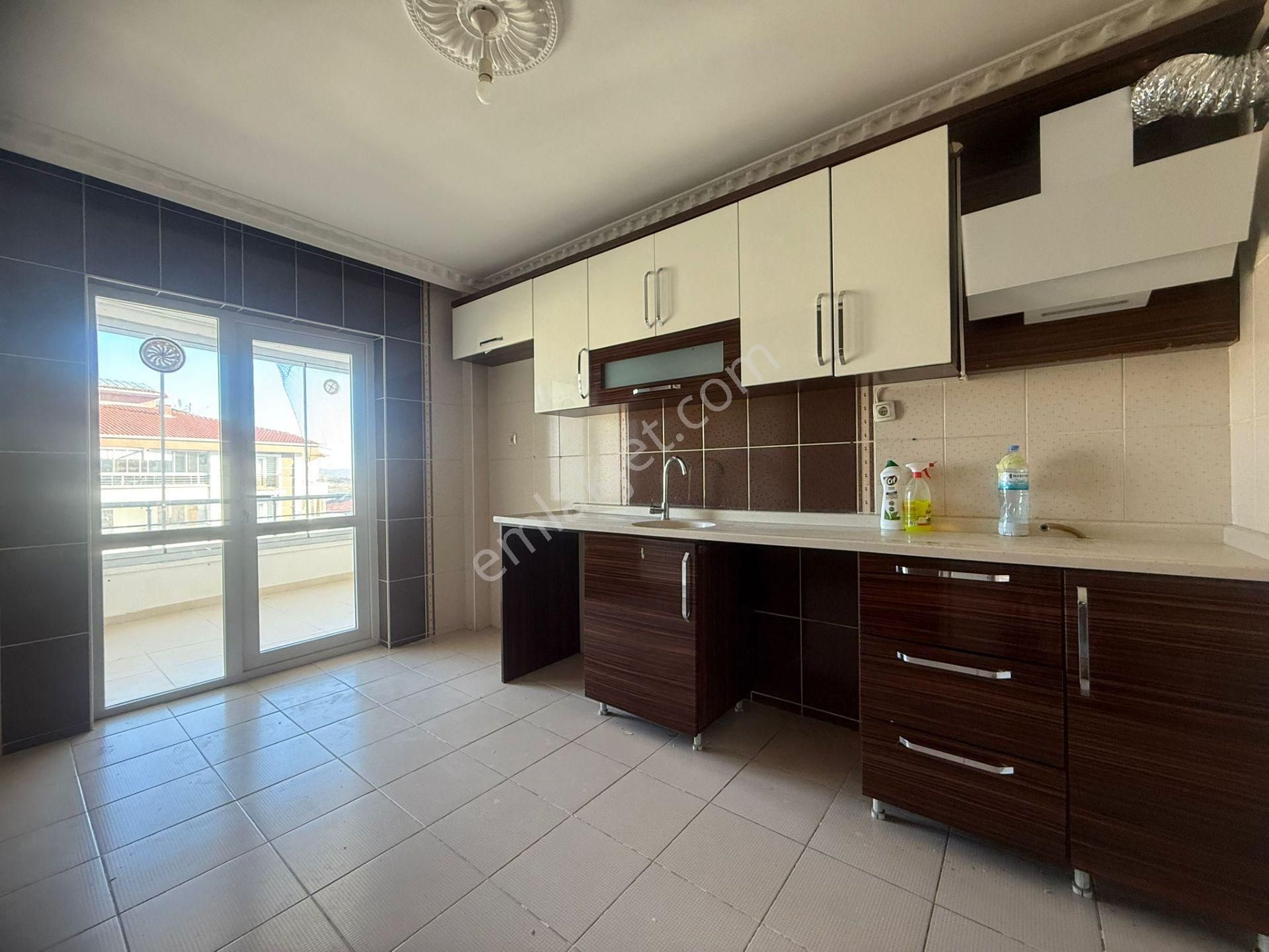 Pursaklar Mehmet Zengin Emlak'tan Asansörlü 4.kat 3+1 Yapılı Masrafsız Sitede Daire