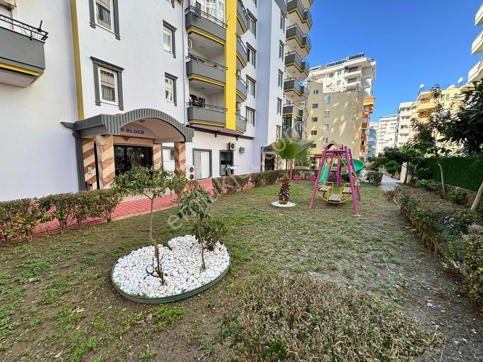 Barbaros Cad. Acil Satılık 2+1 Eşyalı Geniş Daire - Görsel 30