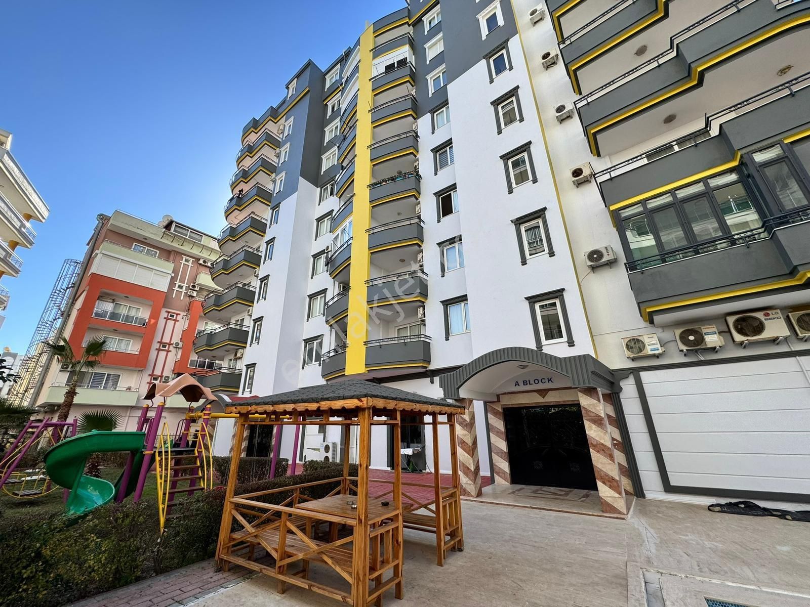 Barbaros Cad. Acil Satılık 2+1 Eşyalı Geniş Daire - Görsel 28