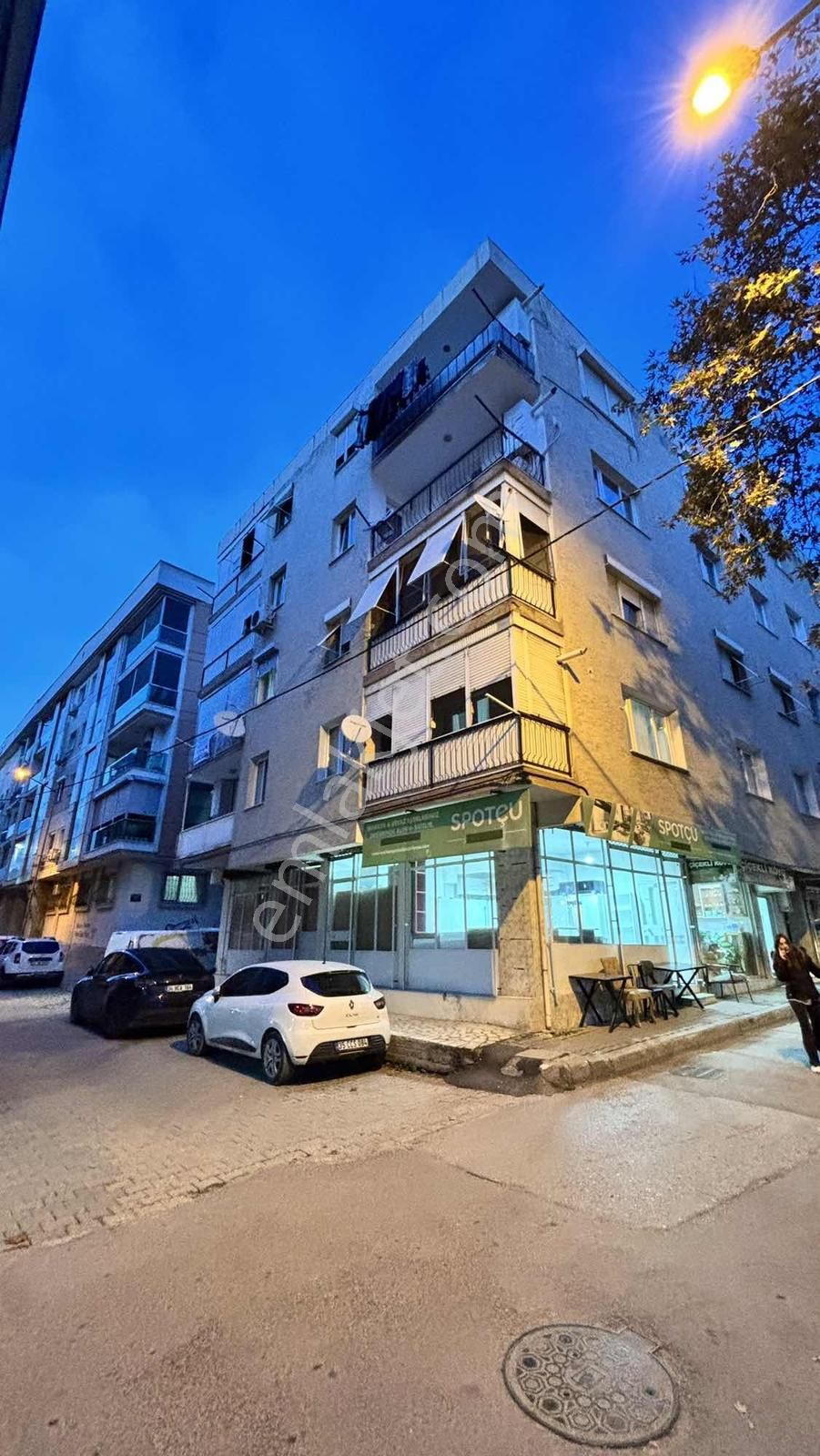 Bornova Merkezde 2+1 Eşyalı Kiralık