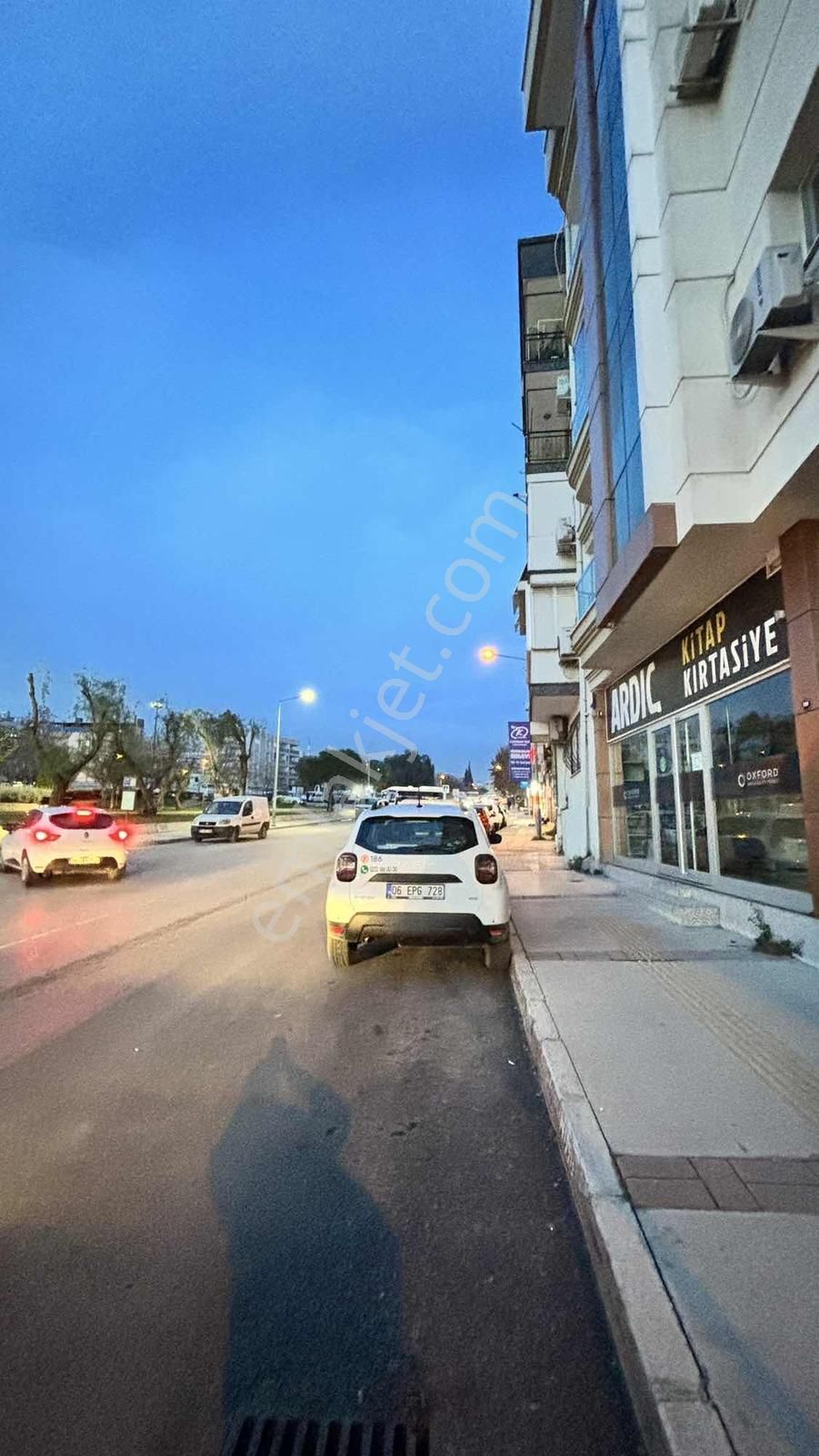 Bornova Merkezde 2+1 Eşyalı Kiralık - Görsel 2