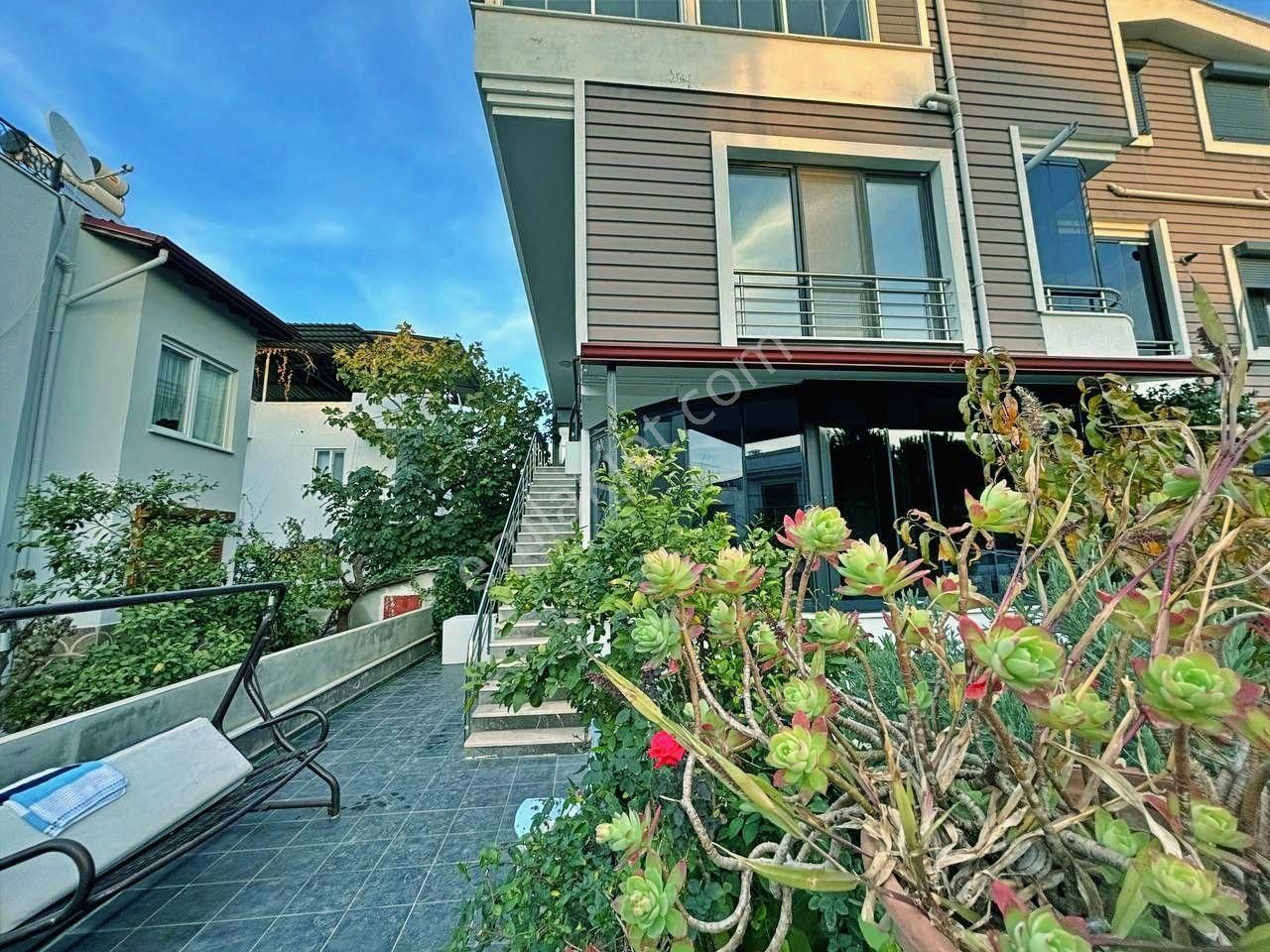 Uytundan Burhaniye İskele'de Denize 100 Metre 3+1 Dubleks Daire