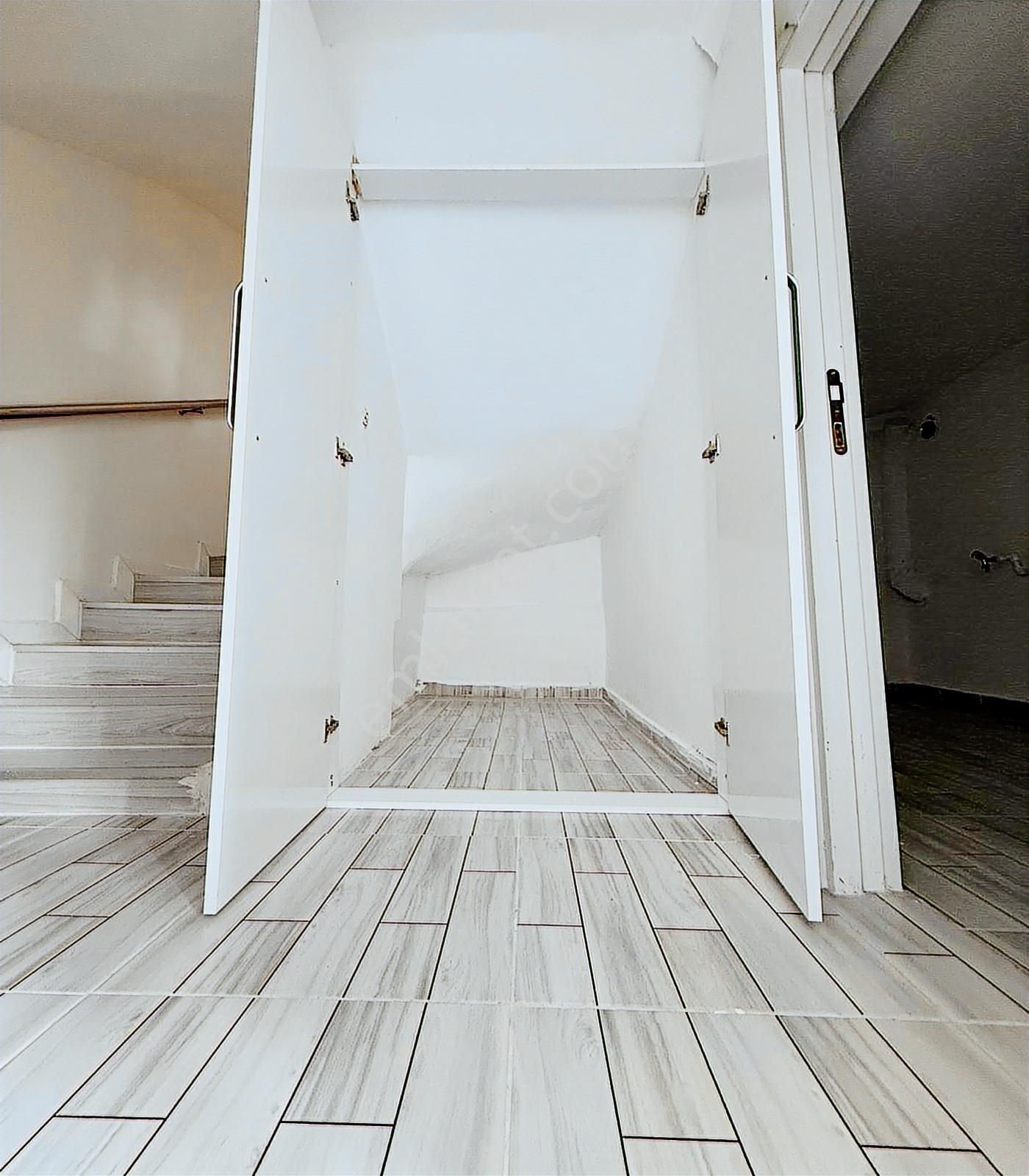 Çok Acil'den Full Yapılı Merkezi Konumda 4,5+1 Müstakil Daire ! - Görsel 5