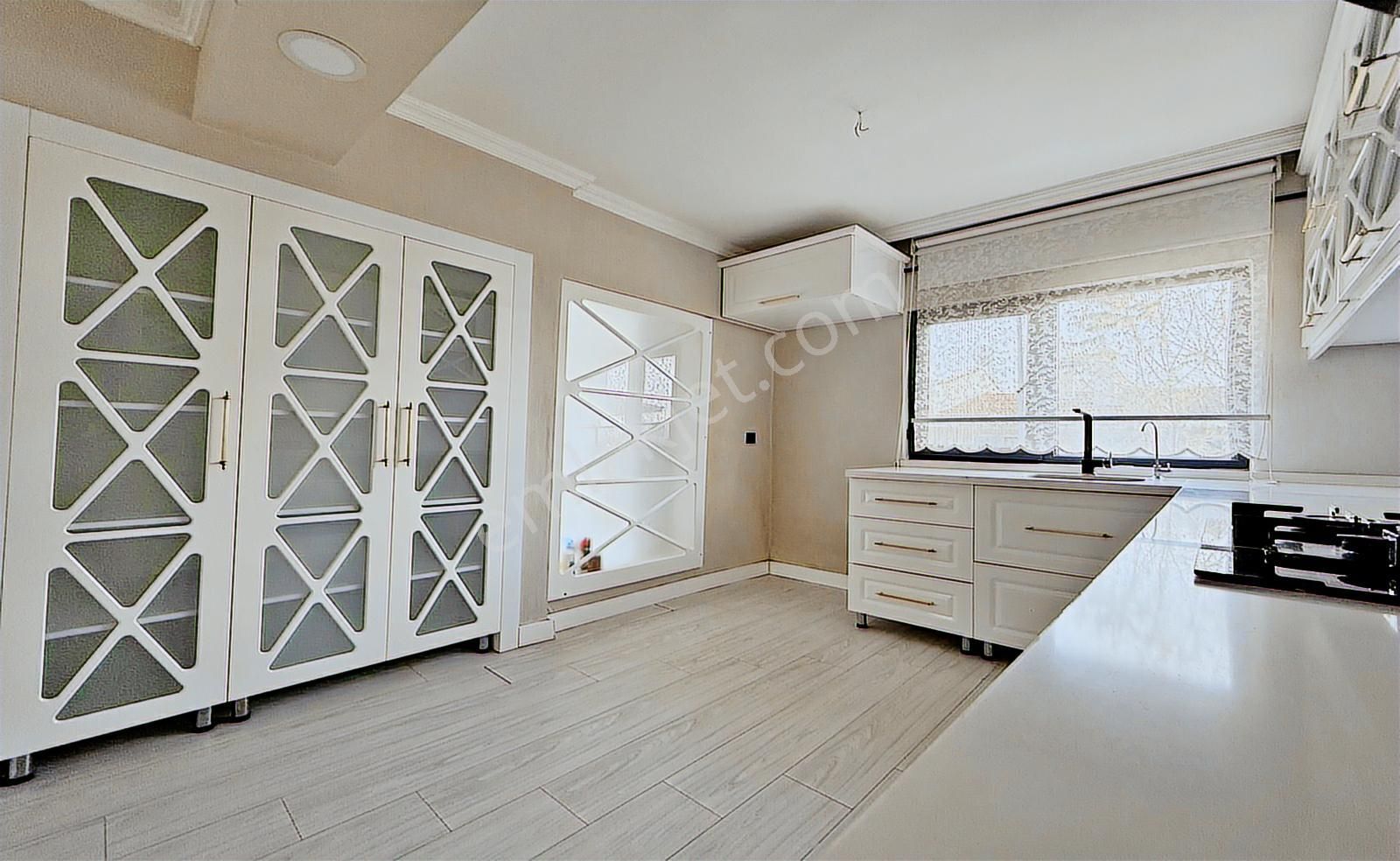 Çok Acil'den Full Yapılı Merkezi Konumda 4,5+1 Müstakil Daire ! - Görsel 10