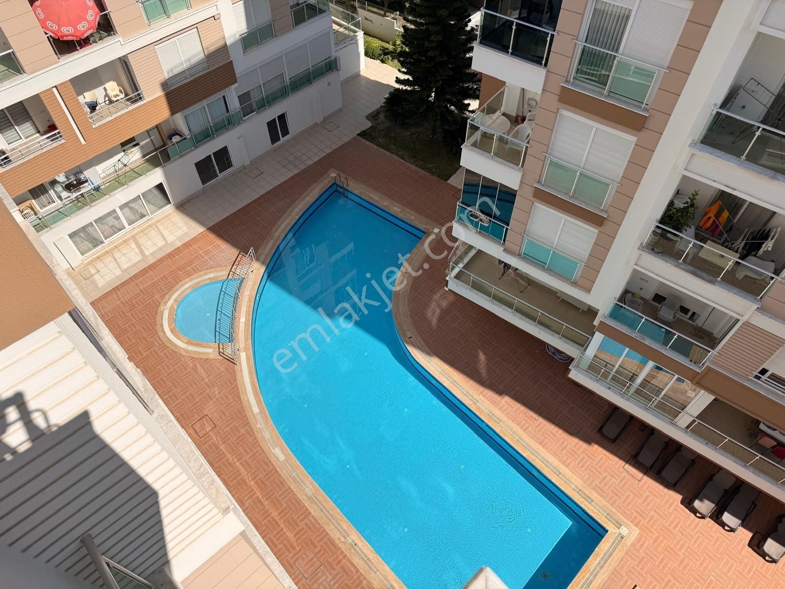 Hurma Mah. Havuzlu Site İçi 1+1 Kiralık Daire