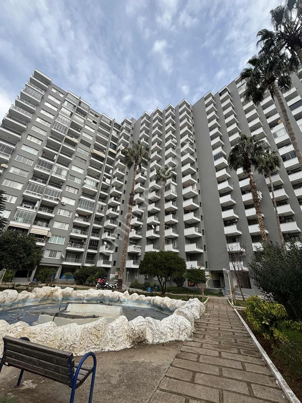 Soli'de Deniz'e Sıfır Eşyalı Kiralık Daire .