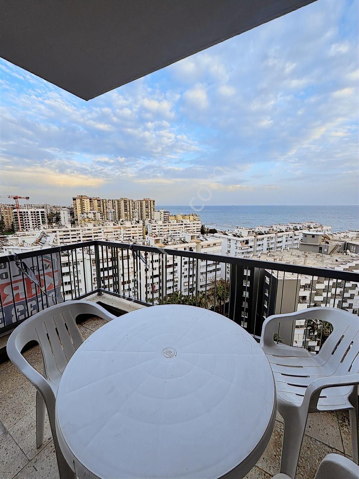 Soli'de Deniz'e Sıfır Eşyalı Kiralık Daire . - Görsel 13