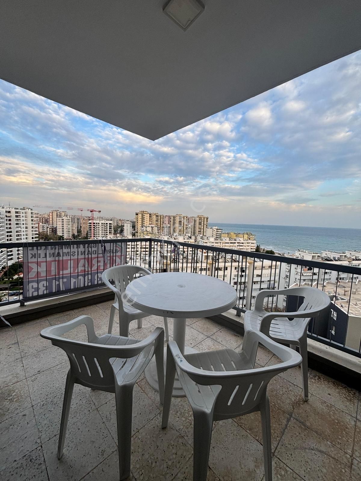 Soli'de Deniz'e Sıfır Eşyalı Kiralık Daire . - Görsel 2