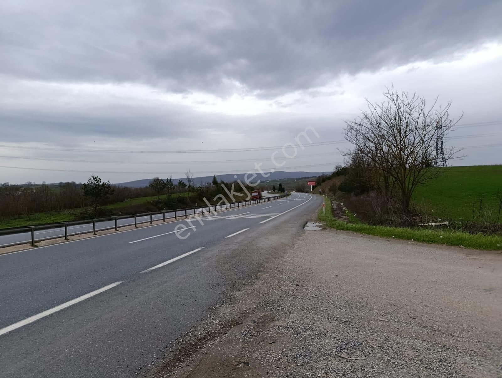 Acıelmalıkta İçerisinde Yapı Ve Fındık Ocakları Olan Tarla - Görsel 3