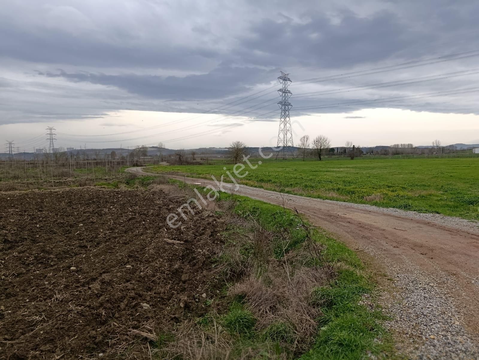 Acıelmalıkta İçerisinde Yapı Ve Fındık Ocakları Olan Tarla - Görsel 20
