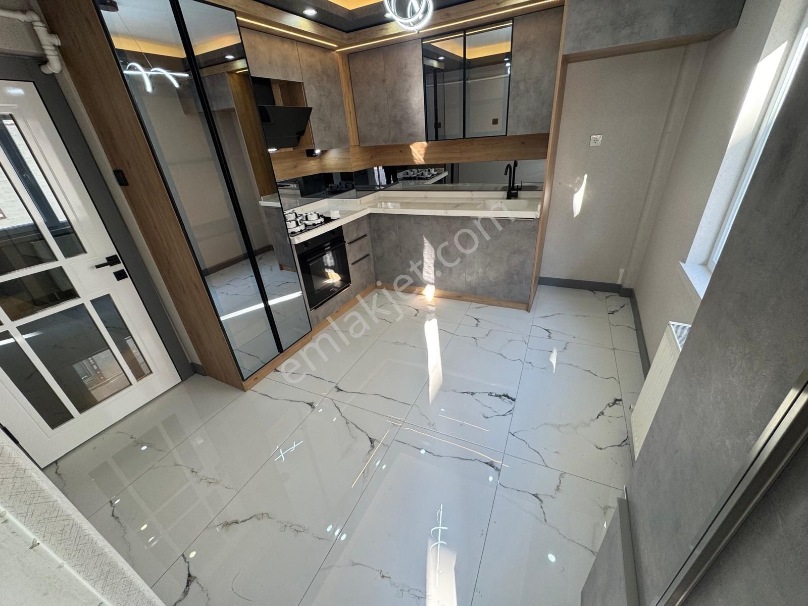 Plevne Mah'de Cadde Üzerinde Ebeveyn Banyolu Sıfır Yapılı Daire! - Görsel 4