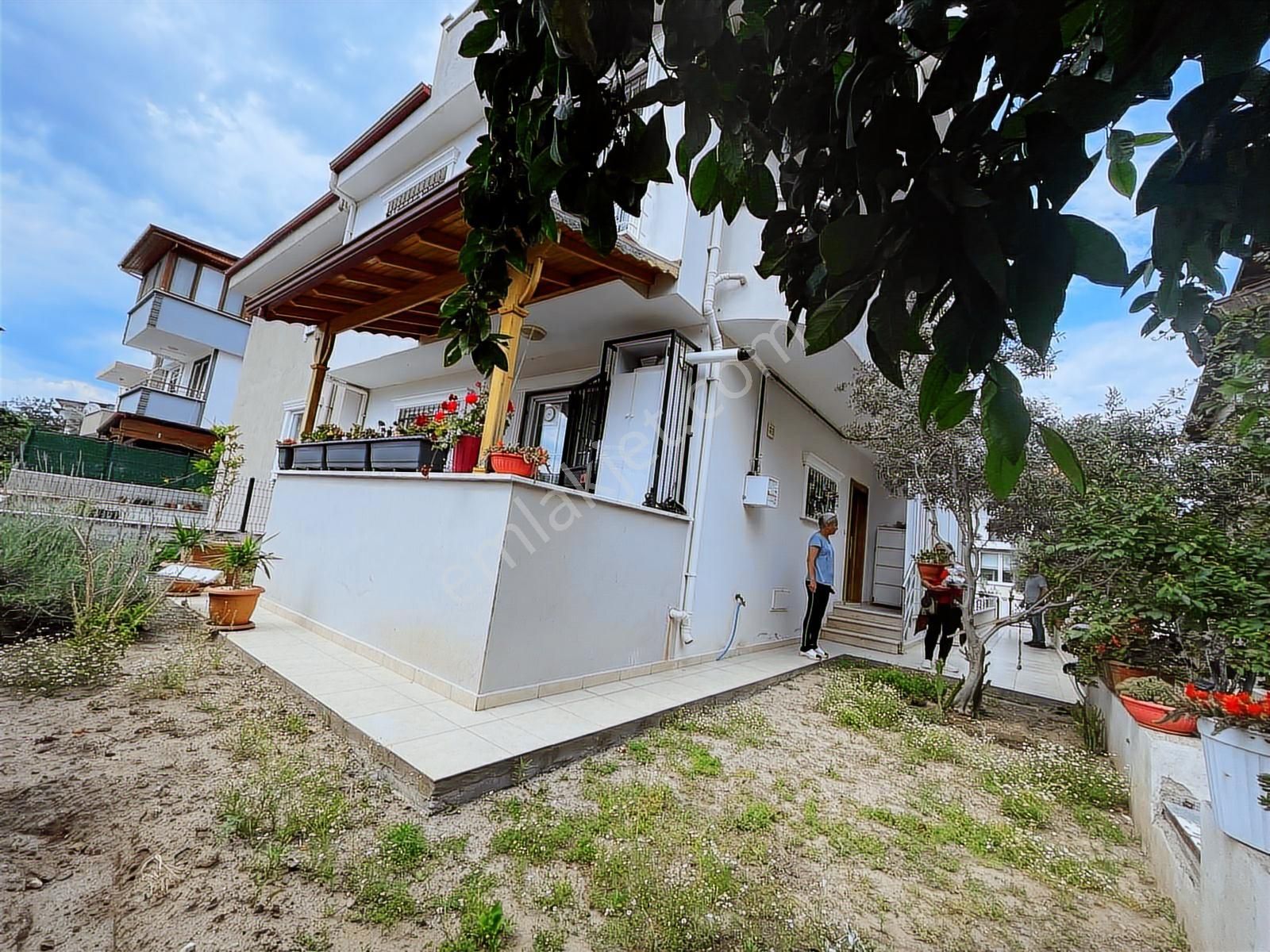 Başak Emlaktan Satılık 4+1 Triplex Doğalgazlı Bahçeli Villa - Görsel 31