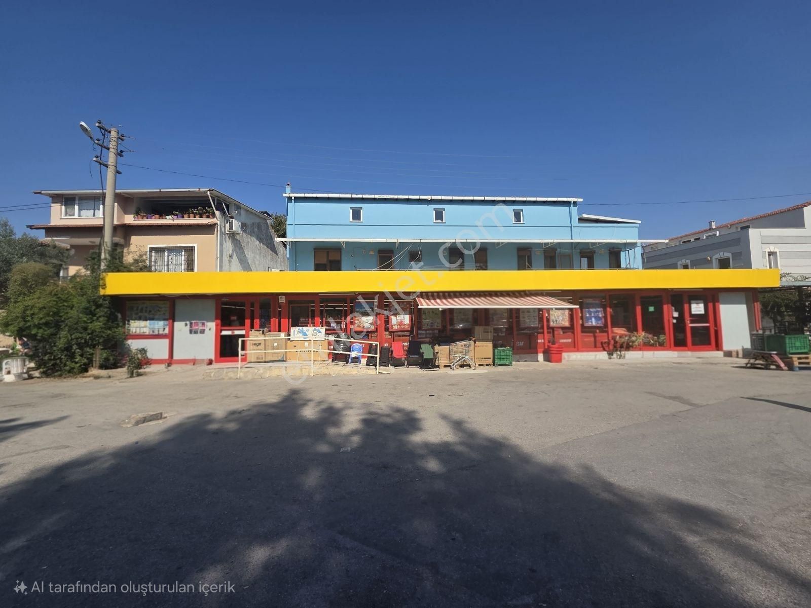 Yenifoça'nın Kalbinde Dükkan Ve Meskenden Oluşan Satılık Bina - Görsel 3
