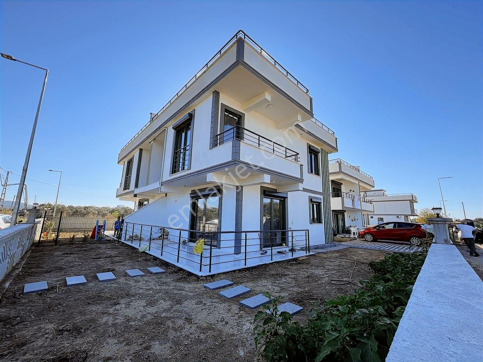 Denize Yakın Satılık 3+1 İskanı Alınmış Köşe Parsel Villa - Görsel 18