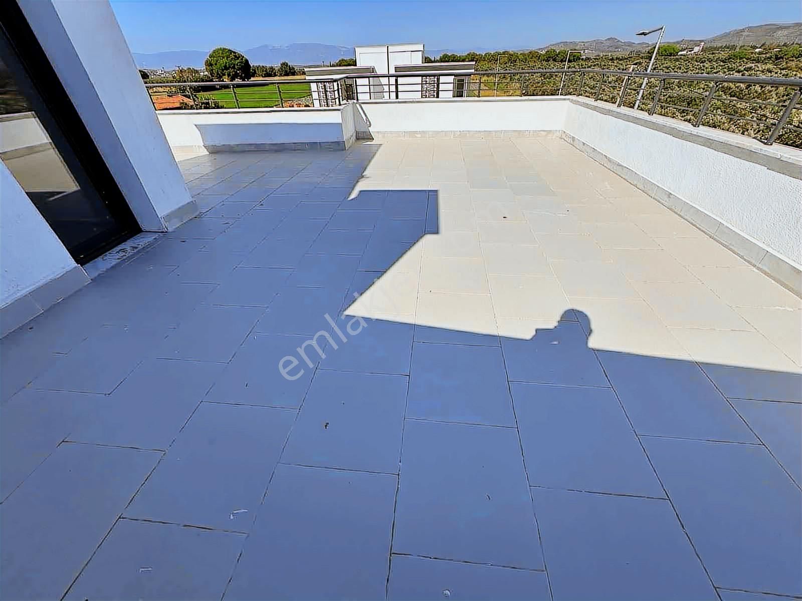 Denize Yakın Satılık 3+1 İskanı Alınmış Köşe Parsel Villa - Görsel 2