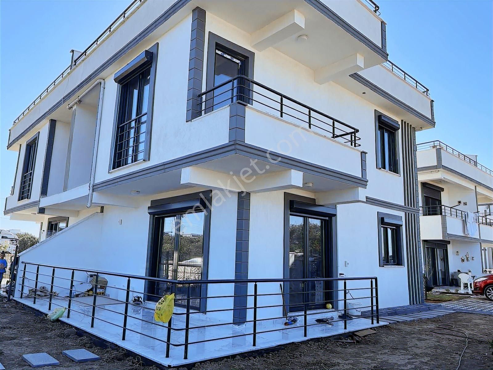 Denize Yakın Satılık 3+1 İskanı Alınmış Köşe Parsel Villa - Görsel 19