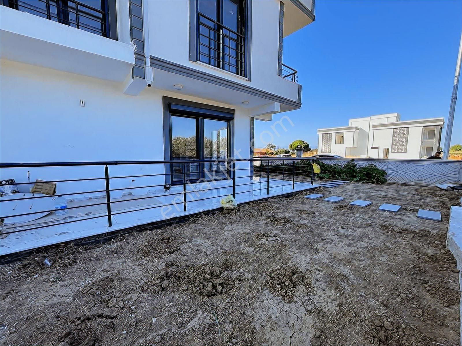 Denize Yakın Satılık 3+1 İskanı Alınmış Köşe Parsel Villa - Görsel 23