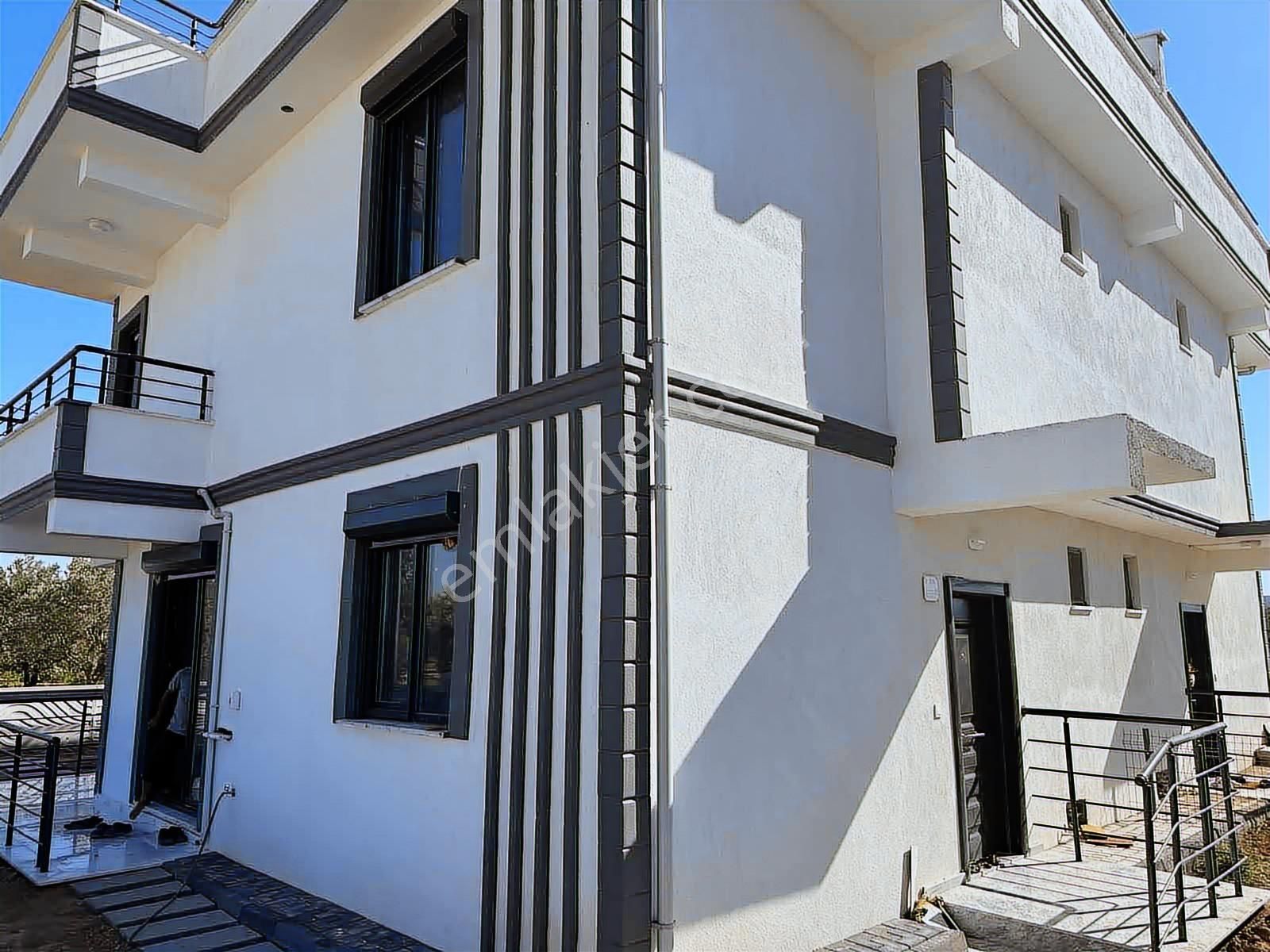 Denize Yakın Satılık 3+1 İskanı Alınmış Köşe Parsel Villa - Görsel 5