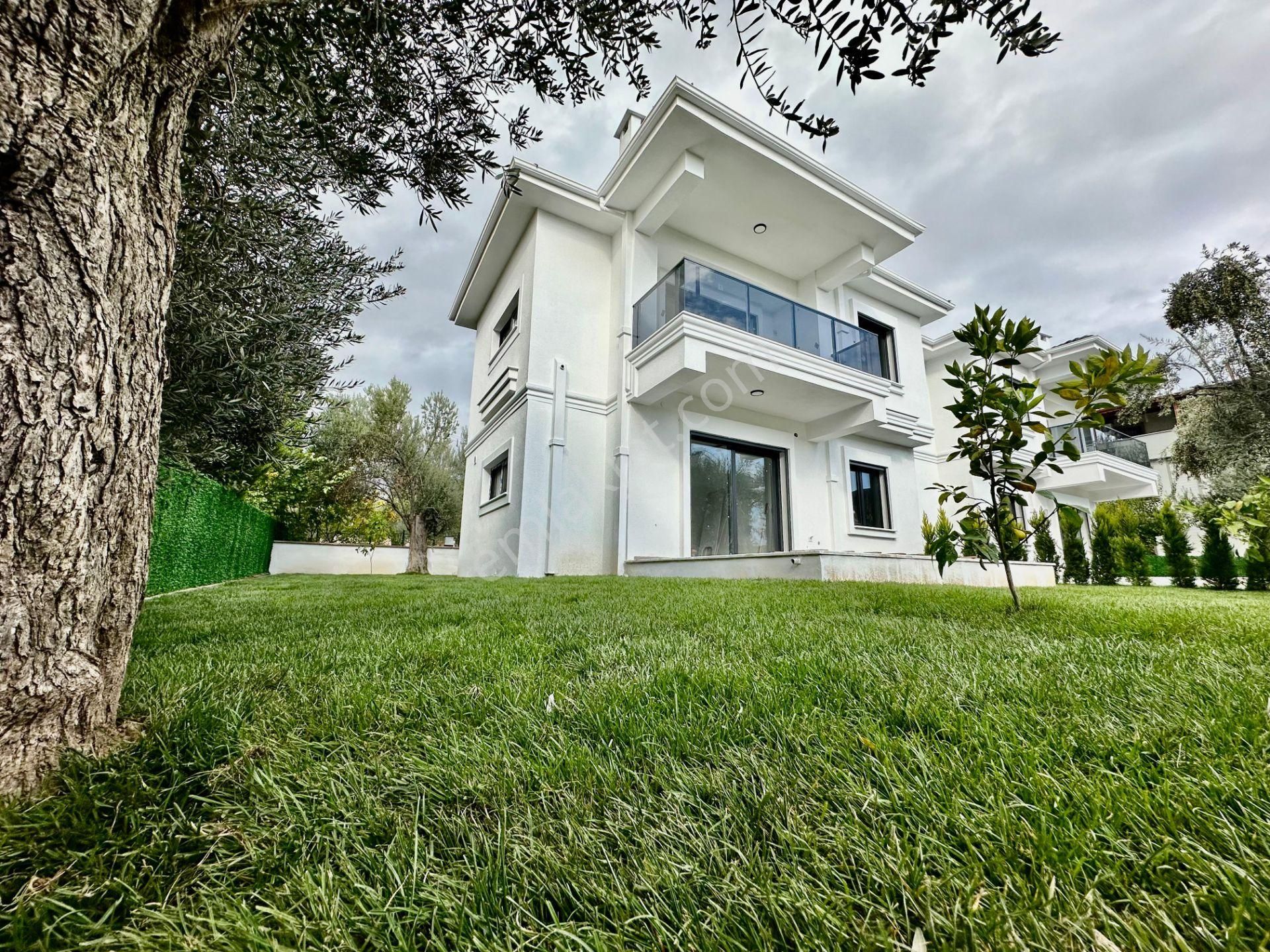 ꧁ay Emlaktan꧂küçükkuyu Mıhlı'da Lüks Butik Sitede Denize 300 M Bahçe Kullanımlı Satılık 2+1 Daire - Görsel 4