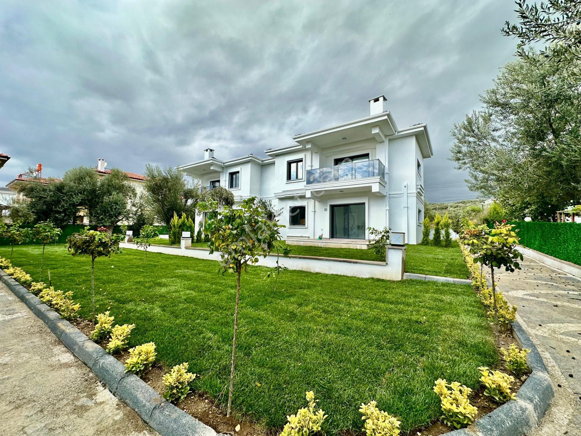 ꧁ay Emlaktan꧂küçükkuyu Mıhlı'da Lüks Butik Sitede Denize 300 M Bahçe Kullanımlı Satılık 2+1 Daire - Görsel 9