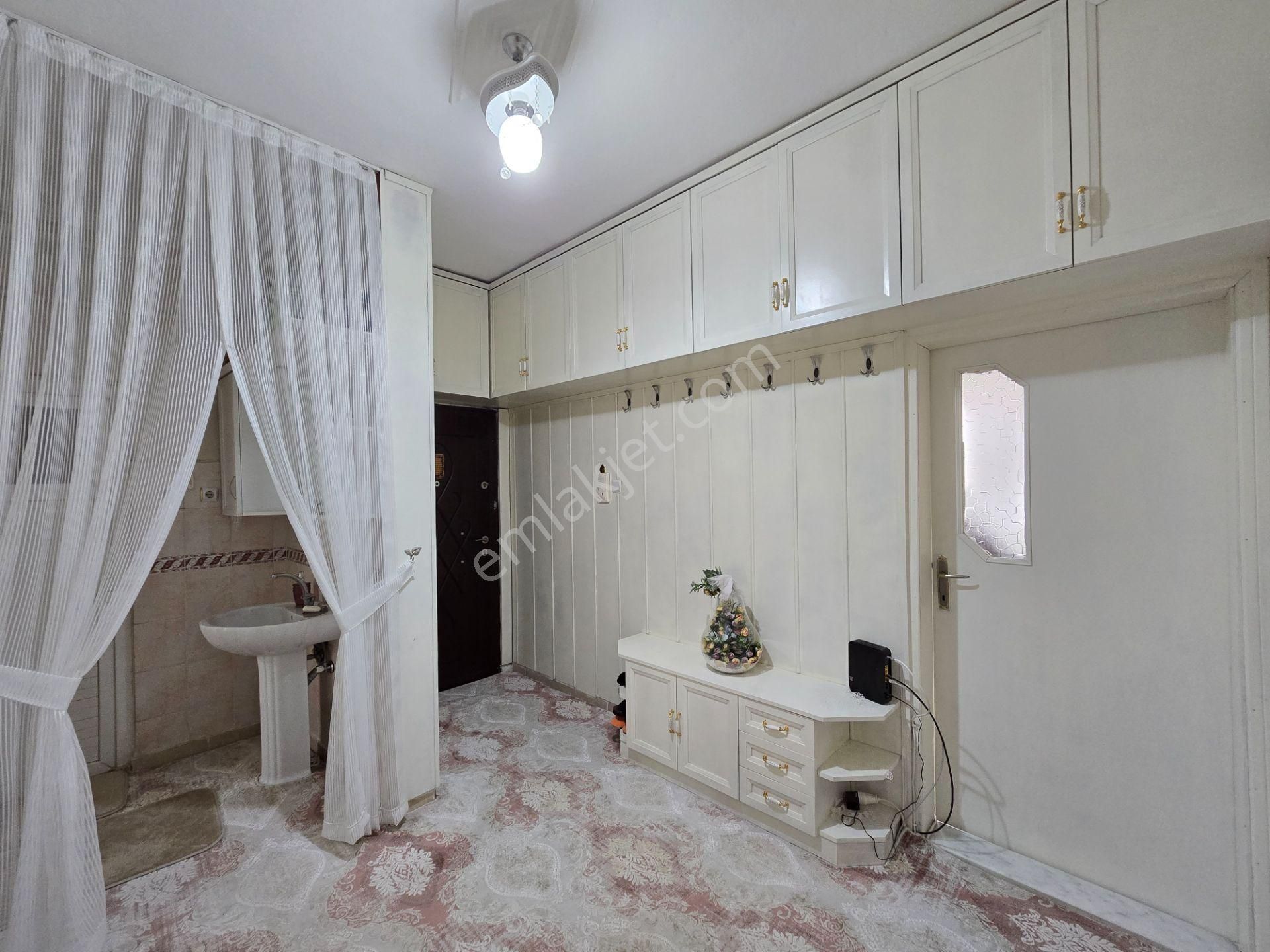 Alemdar Caddesine Cephe Merkezi Lokasyonda Bakımlı 3+1 Daire - Görsel 5