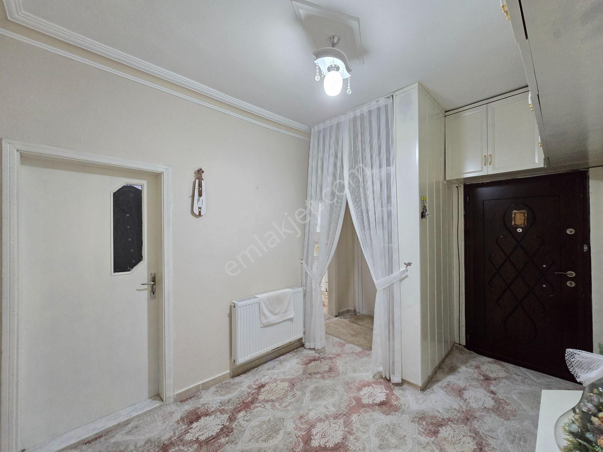 Alemdar Caddesine Cephe Merkezi Lokasyonda Bakımlı 3+1 Daire - Görsel 34