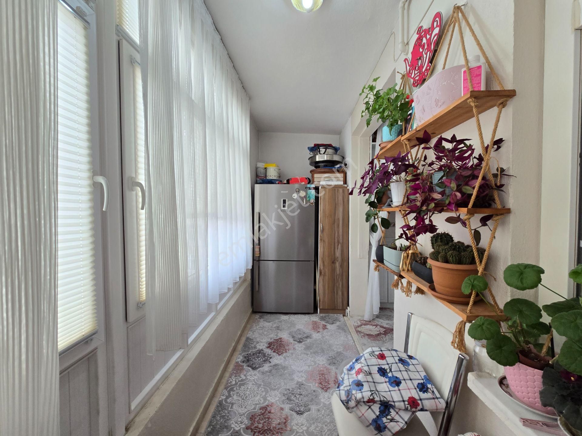 Alemdar Caddesine Cephe Merkezi Lokasyonda Bakımlı 3+1 Daire - Görsel 19